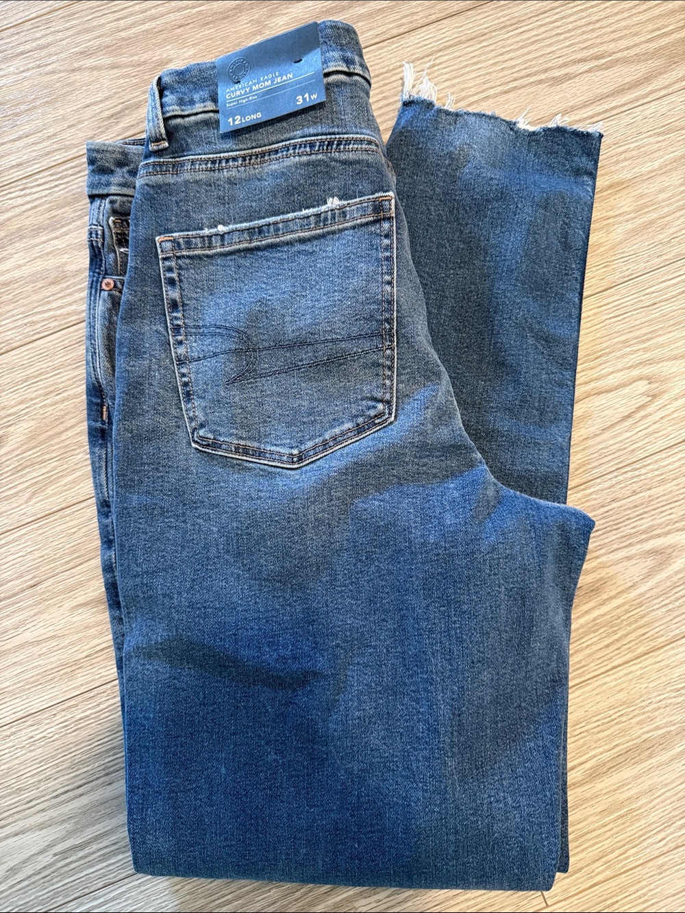 NWT American Eagle Outfitters Curvy Mom super high rise Straight Jeans
